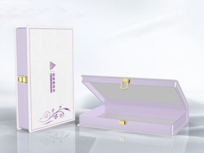 禮品包裝盒在進(jìn)行覆膜工藝時(shí)，有色差嗎？
